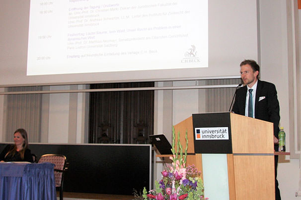 Dr. Florian Skarics bei der Moderation der GJZ-Tagung 2017
